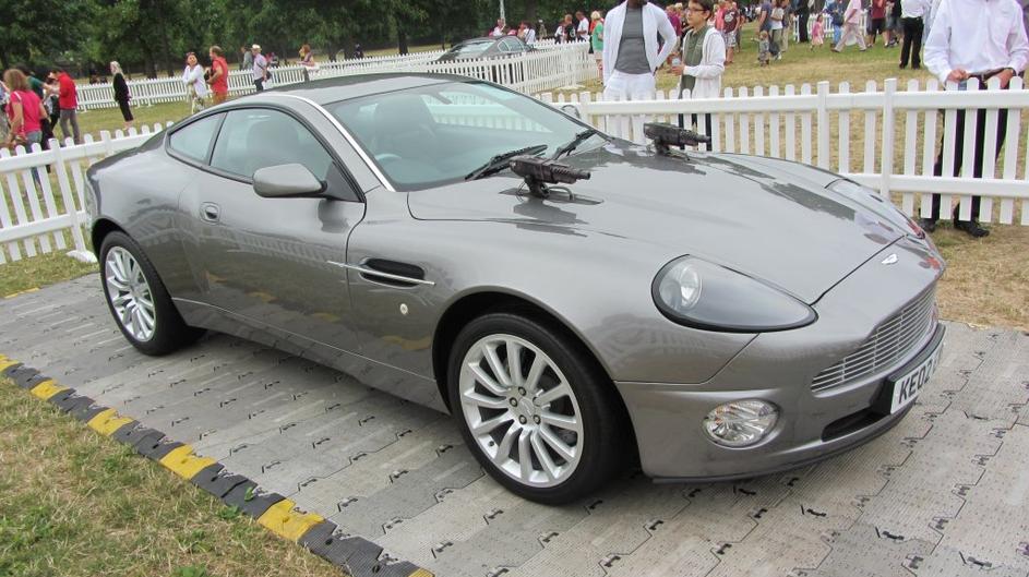 Srečanje lastnikov aston martinov v Londonu