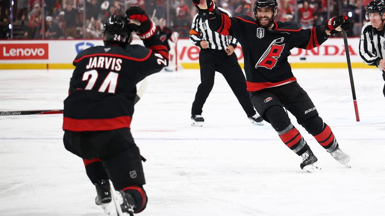 Carolina Hurricanes : Vegas Golden Knights