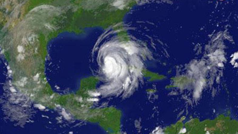 Ikova značilna orkanska oblika je lepo vidna tudi iz vesolja.