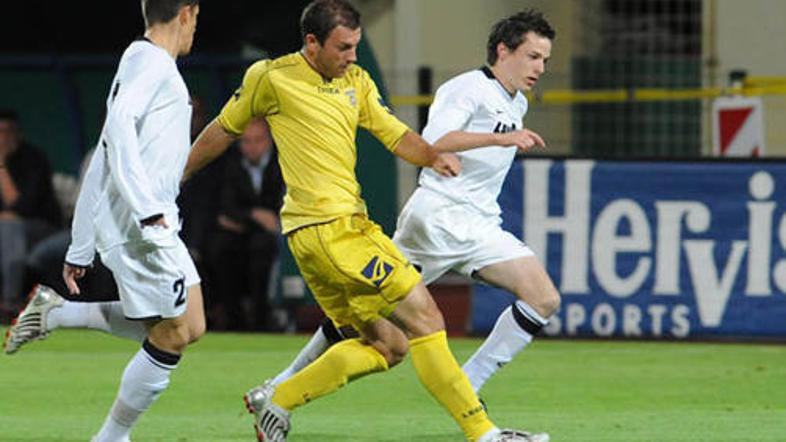 Mitja Zatkovič med branilci Dudelangeja