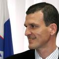 Tomaž Smole pravi, da se je v tem času izčrpal, zato svoje mesto prepušča nekomu