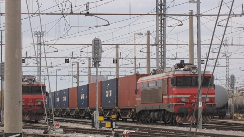 vlak železnica tiri