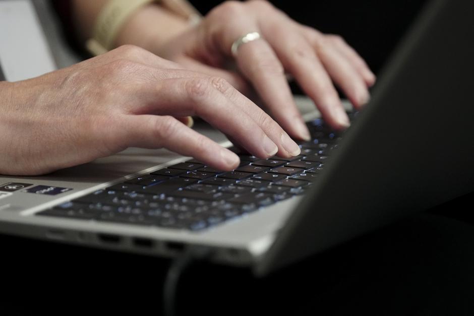 računalnik prenosnik laptop | Avtor: Profimedia