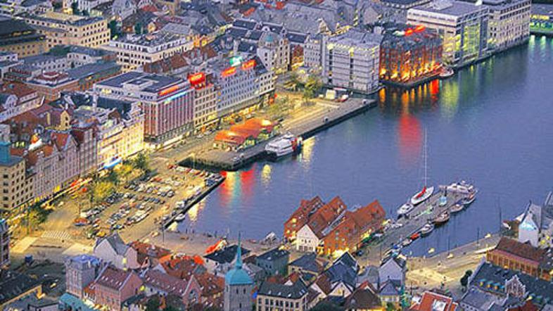 Mesto Bergen je z nekaj več kot 230.000 prebivalci največje med vsemi prizorišči
