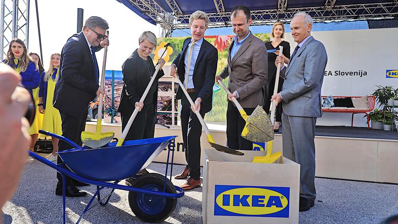 Postavitev temeljnega kamna za gradnjo trgovine Ikea v Ljubljani