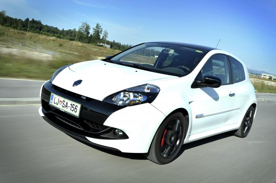 Clio Akrapovič RS | Avtor: Anže Petkovšek