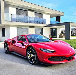 Ferrari 296 GTS-SPYDER-830KM-CARBON-LIFT-AKRAPOVIČ