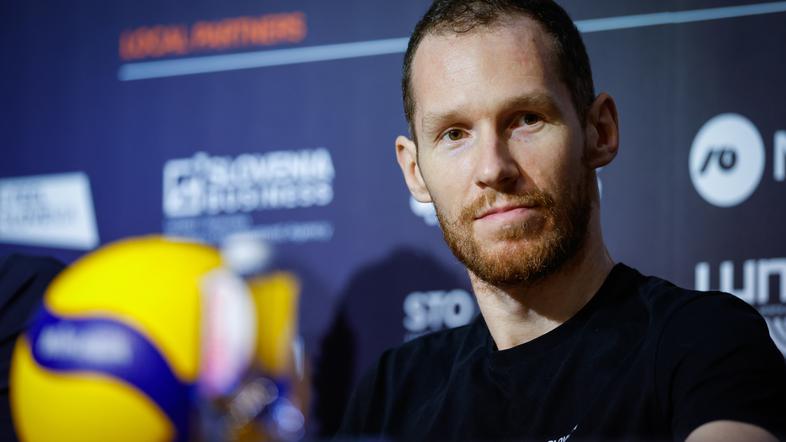 Liga narodov v Stožicah; tiskovna konferenca