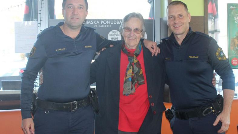 Policista junaka z občanko