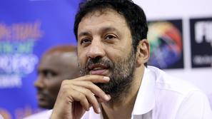 Vlade Divac, Košarka brez meja