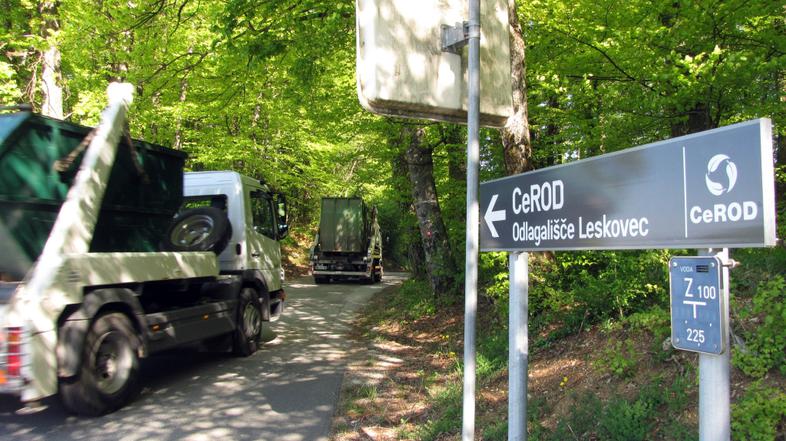 Slovenija 21.04.14, Dolenjska, Novo mesto, tabla za odlagalisce Leskovec Cerod, 