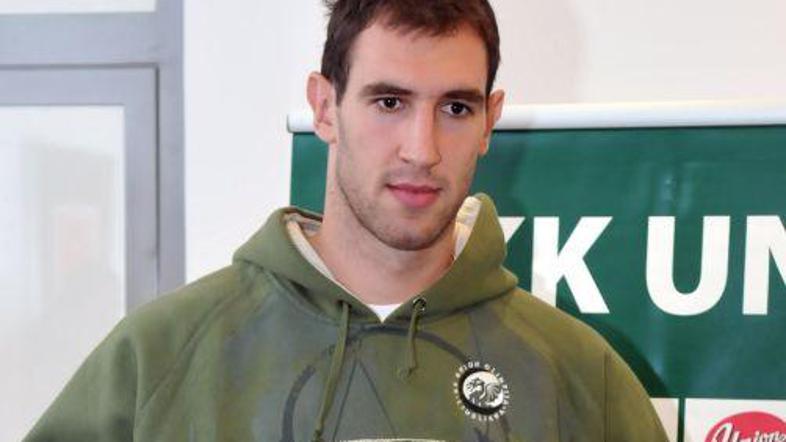 Vodstvo Uniona Olimpije je, kot vse kaže, dokončno izgubilo zaupanje v centra Vl