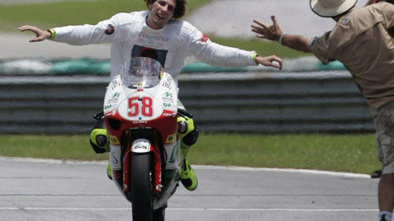 Marco Simoncelli si je v poslavljujočem se razredu 250 ccm pridirkal prvi naslov