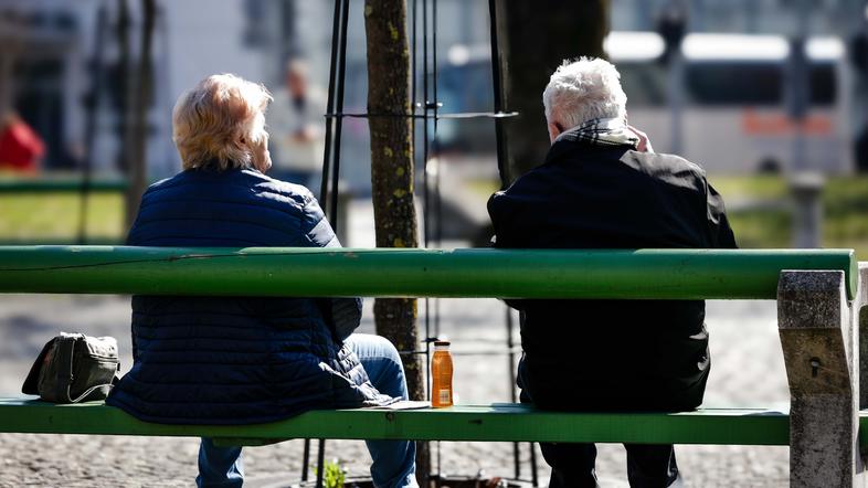 starejši, upokojenci
