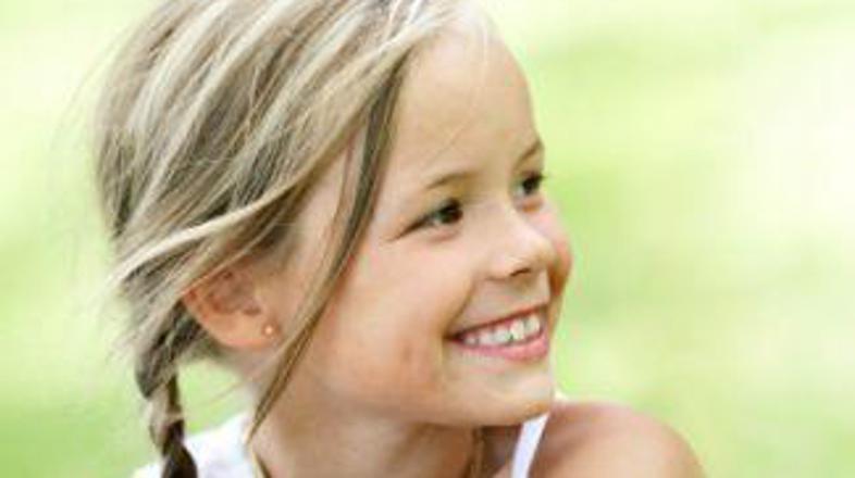 Naj bo otrok srečen tudi brez pretirane hvale.