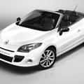 Prostornina prtljažnega prostora renault megana CC je 417 litrov, oziroma 211 li