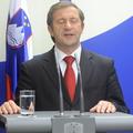 Minister Erjavec je kljub opozorilom nadaljeval z odprodajo premoženja. Zdaj kri