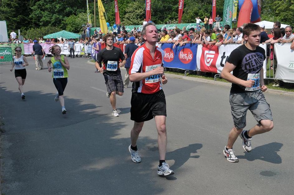 Če želite visokoresolucijsko fotografijo, nam pošljite elektronsko sporočilo na 