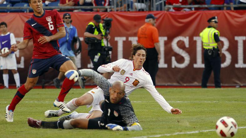 Fernando Torres je v 73. minuti takole premagal ameriškega vratarja Tima Howarda