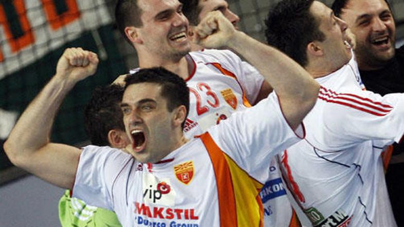 Makedonci so se tako veselili presenetljive zmage nad Rusijo.