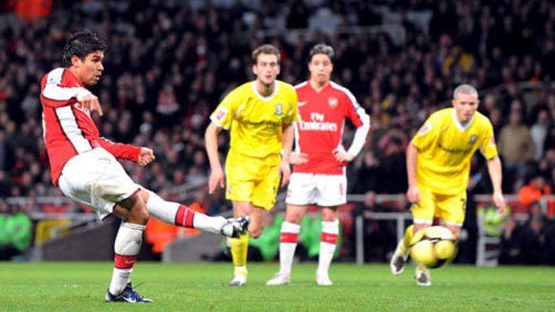 Takole je svoj drugi gol proti Cardiff Cityju dosegel Eduardo in se na najlepši 