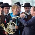 Sebastian Vettel s Christianom Hornerjem na slavju v Salzburgu. (Foto: Reuters)