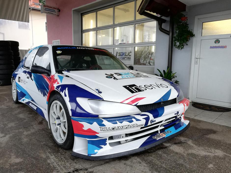 Dirkalni peugeot 306 maxi Mehanika leta 2018 Anžeta Sokliča | Avtor: Osebni arhiv