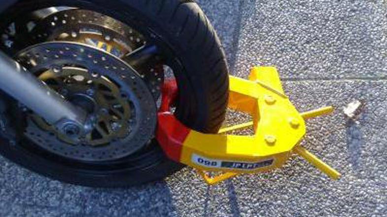 V zvezi motoklubov se sprašujejo, “komu gredo v nos enosledna vozila”.