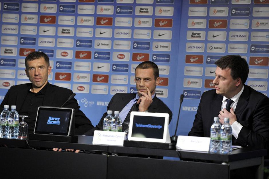 Katanec Čeferin Zavrl novinarska konferenca Brdo pri Kranju dres reprezentanca | Avtor: Anže Petkovšek