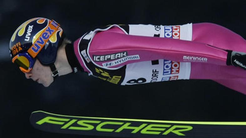 Ville Larinto je v kvalifikacijah postavil najdaljšo daljavo dneva - 139 metrov.