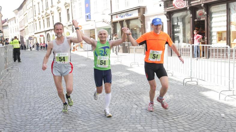 Če želite visokoresolucijsko fotografijo, nam pošljite elektronsko sporočilo na 