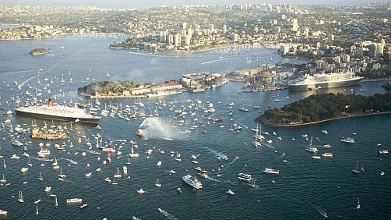 Queen Elizabeth 2 in Queen Mary 2 sta se februarja letos srečali v Sydneyju.