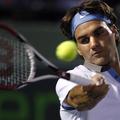 Federer je dobro začel, a nadaljeval tako slabo, da je iz jeze uničil lopar.