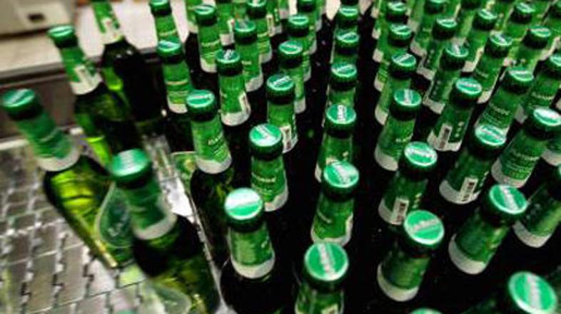 Podobno kot Hypo so zasežene delnice na svoja podjetja prenesli tudi pri NLB, NK