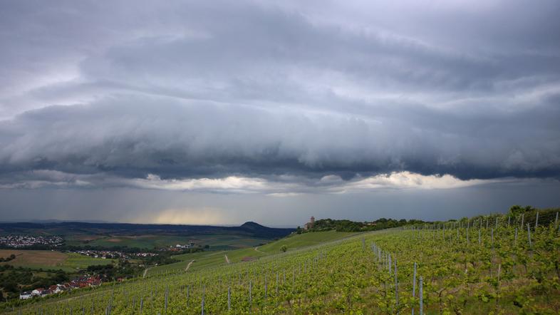 vreme nevihta neurje
