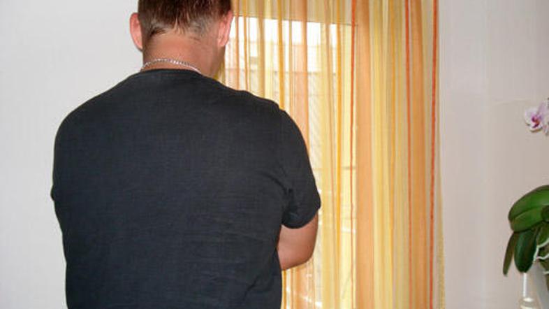 Fantje po 18. letu v varni hiši za ženske ne morejo bivati, zato moški potrebuje