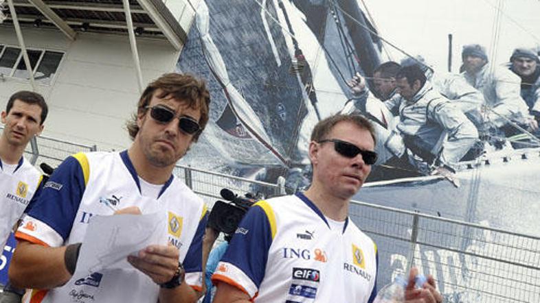 Fernando Alonso zatrjuje, da je osredotočen izključno na letošnjo sezono.