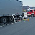 Nesreča na  avtocesti, Hrušica, občina Jesenice. Zapeljal pod tovornjak.
