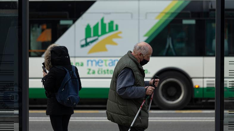 Slovenija Ljubljana koronavirus covid-19 ulica ljudje