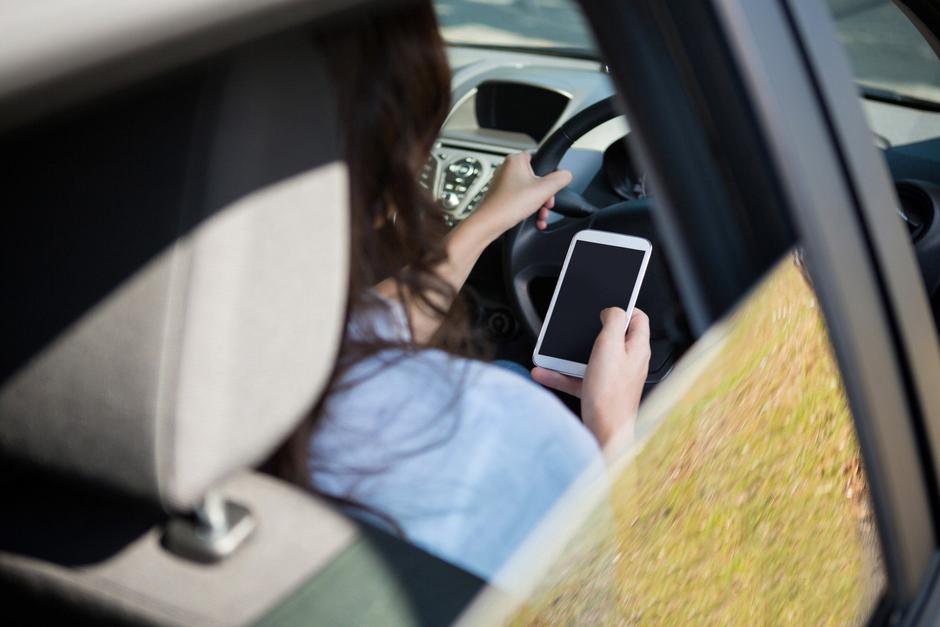 Telefoniranje med vožnjo | Avtor: Profimedia