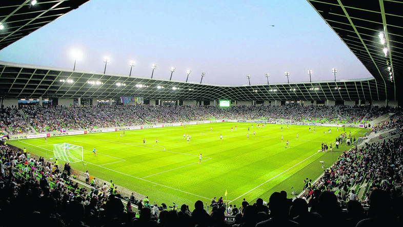 Vsak Slovenec bo za stadion v Stožicah prispeval dober evro. (Foto: Nik Rovan)