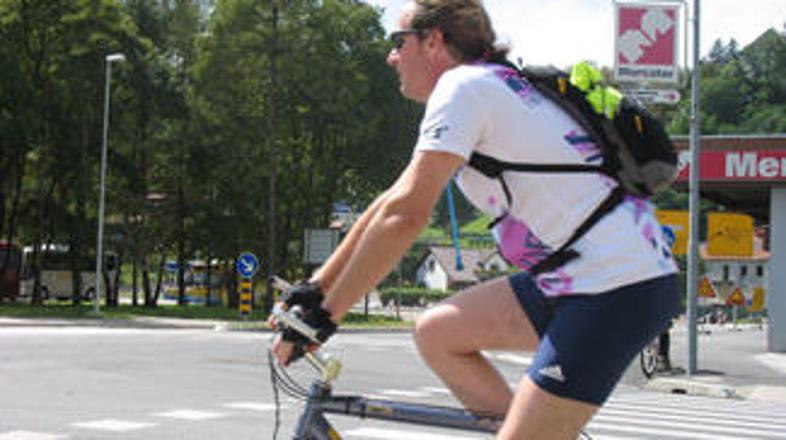 Kolesarji in motoristi, ki se vozijo po urejenih stezah in cestah, so v Velenju 