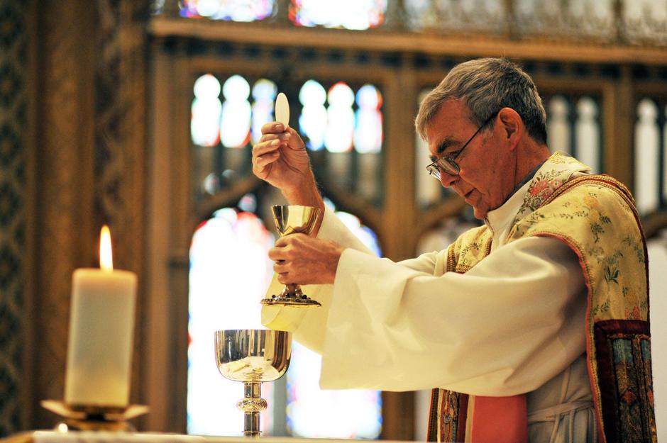 maša cerkev duhovnik | Avtor: 