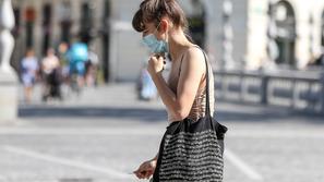 Novice: Krivulja potrjenih okužb še naprej narašča - Mestni utrip