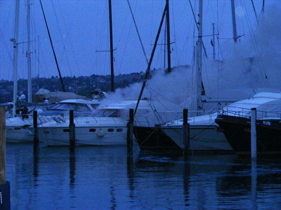 Gasilci so gorečo jahto pogasili v pol ure.