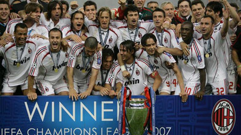 Milan_action_inside