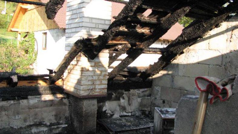 Vzrok požara še ni znan.