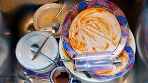 kuhinja umazana posoda