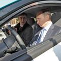Ruski premier Vladimir Putin se je v Moskvi popeljal v novem ruskem yo-mobile hi