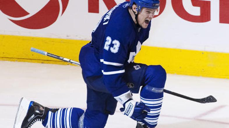 Torontov Aleksej Ponikarovski se je takole veselil gola proti Ottawi.